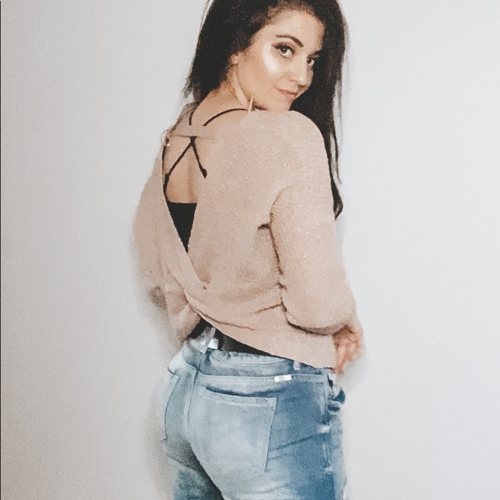 Sweater open back